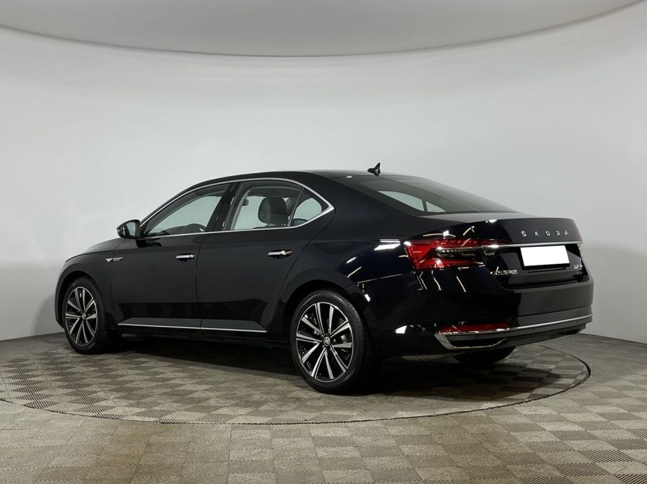 Skoda Superb Luxury 2.0 РКПП, 2024 фото 3