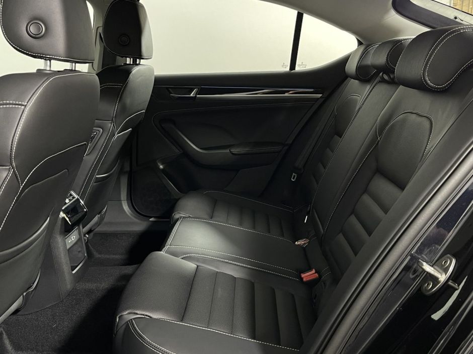 Skoda Superb Luxury 2.0 РКПП, 2024 фото 6