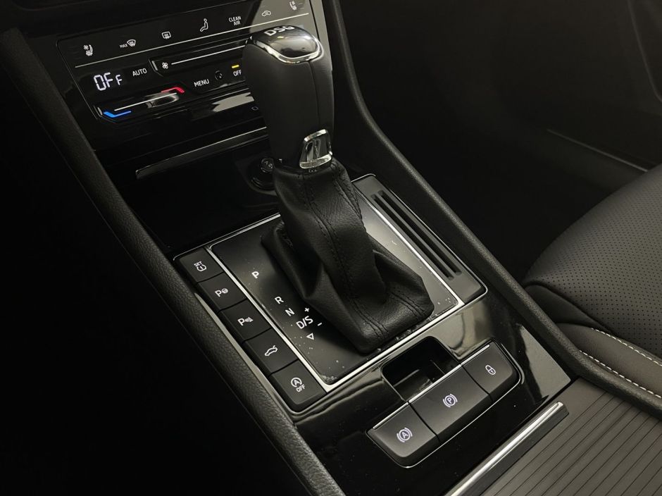 Skoda Superb Luxury 2.0 РКПП, 2024 фото 8