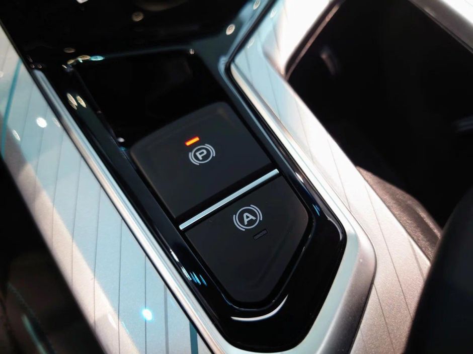 Livan S6 Pro Luxury 1.5 РКПП, 2024 фото 13