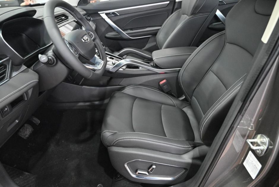 Geely Atlas Pro Comfort 1.5 АКПП, 2024 фото 7