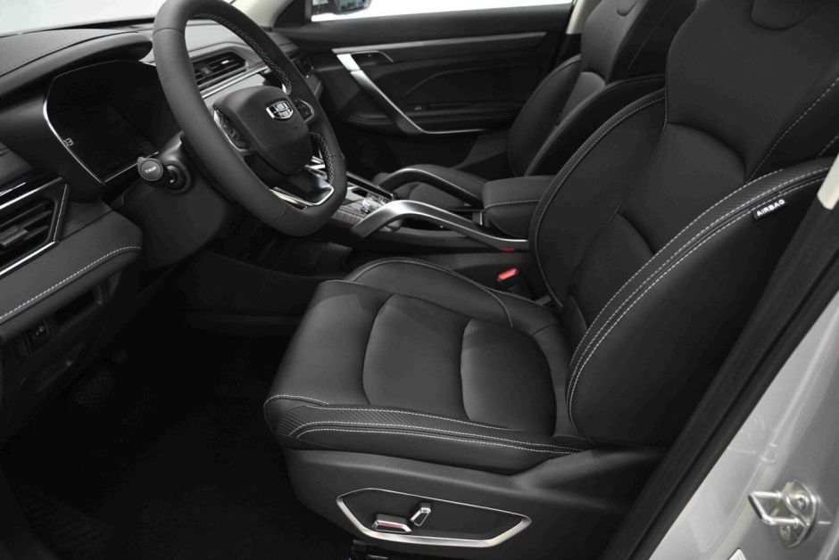 Geely Atlas Pro Luxury 1.5 РКПП, 2024 фото 6