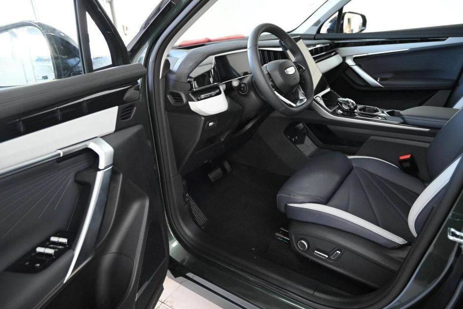 Geely Atlas Flagship 2.0 АКПП, 2024 фото 5