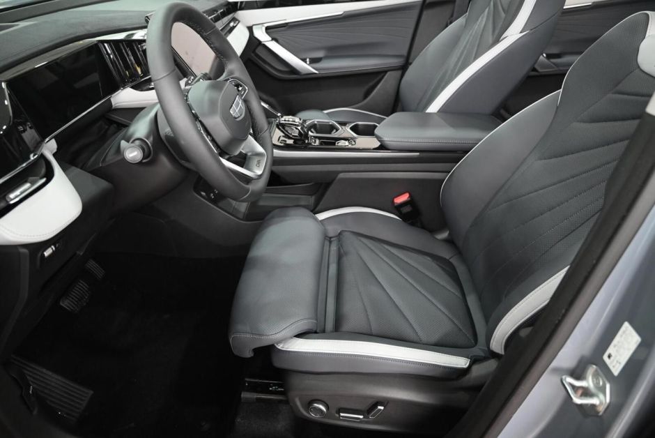 Geely Atlas Luxury 2.0 АКПП, 2024 фото 5