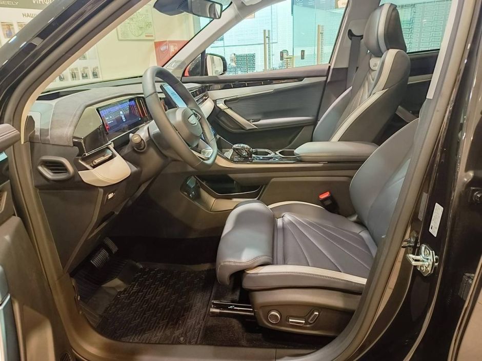 Geely Atlas Flagship 2.0 АКПП, 2024 фото 6