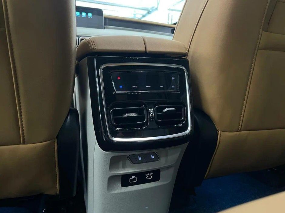 JETOUR X70 Plus Luxury 1.6 РКПП, 2024 фото 11