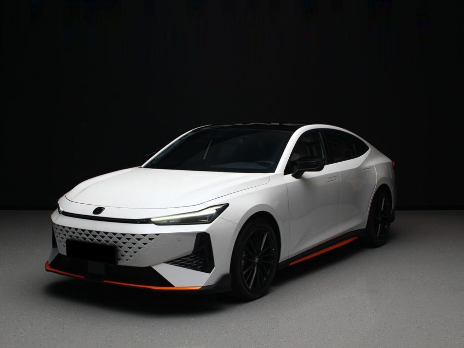 Changan UNI-V Collar Speed 2.0 АКПП, 2024 фото 1