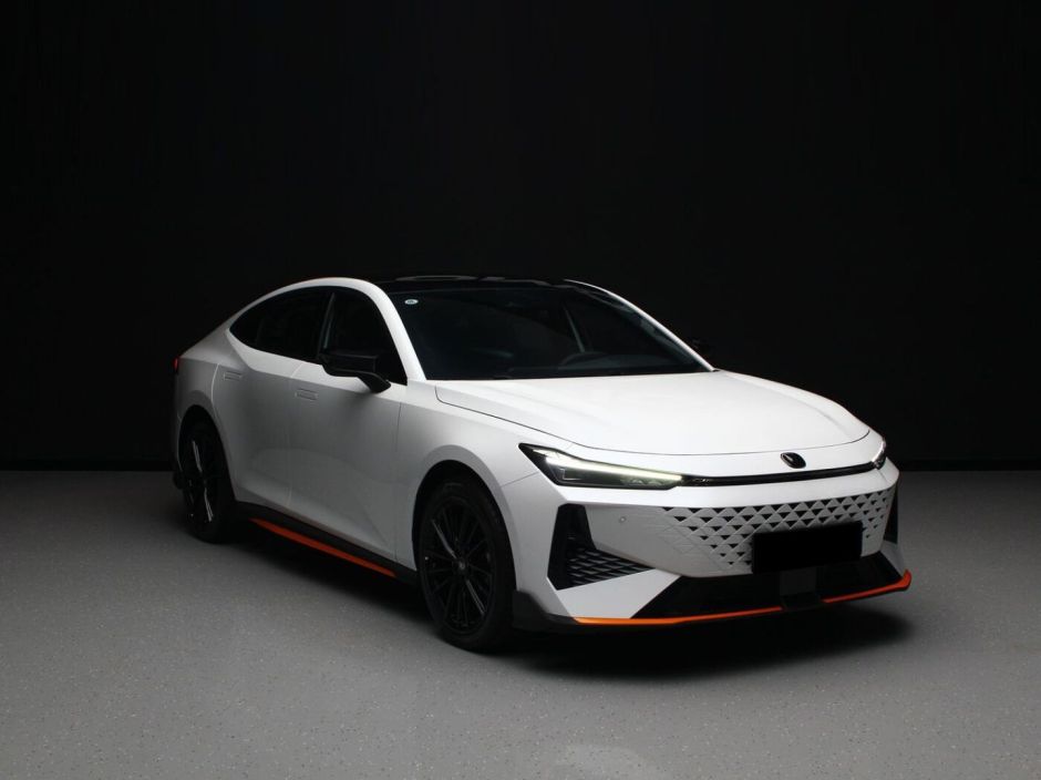 Changan UNI-V Collar Speed 2.0 АКПП, 2024 фото 2