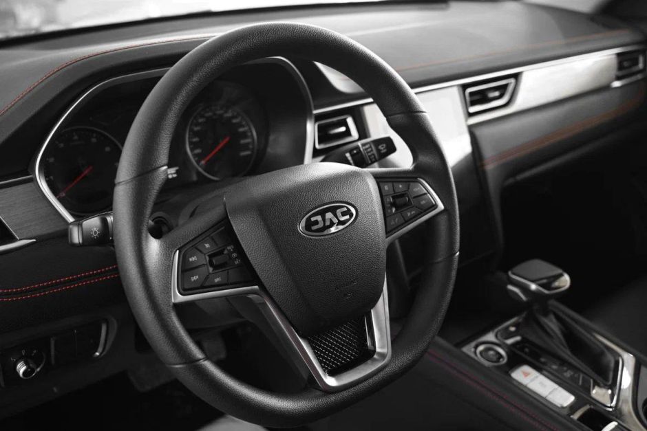 JAC J7 Luxury 1.5 CVT, 2024 фото 6