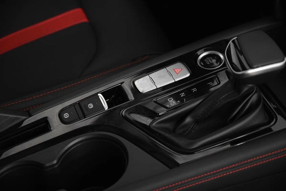 JAC J7 Luxury 1.5 CVT, 2024 фото 12