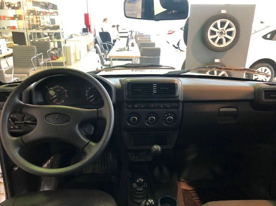 LADA Niva Legend BLACK'24 1.7 МКПП, 2025 фото 5