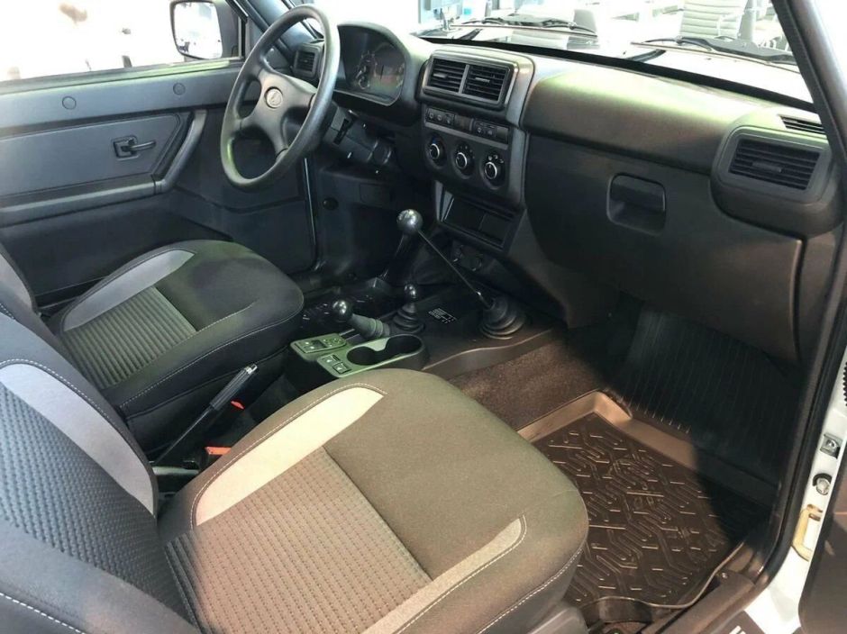 LADA Niva Legend BLACK'24 1.7 МКПП, 2025 фото 6