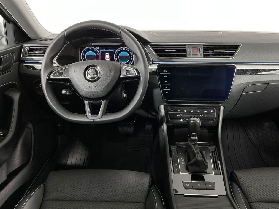 Skoda Superb Luxury 2.0 РКПП, 2024 фото 10