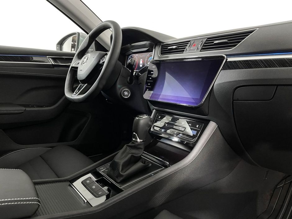 Skoda Superb Luxury 2.0 РКПП, 2024 фото 11