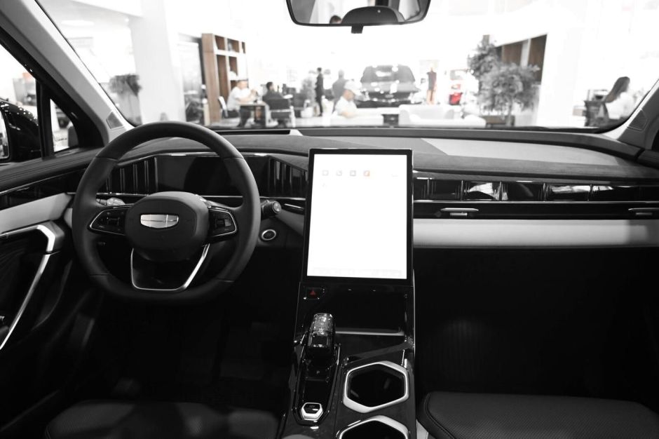 Geely Atlas Flagship Sport 2.0 АКПП, 2024 фото 6