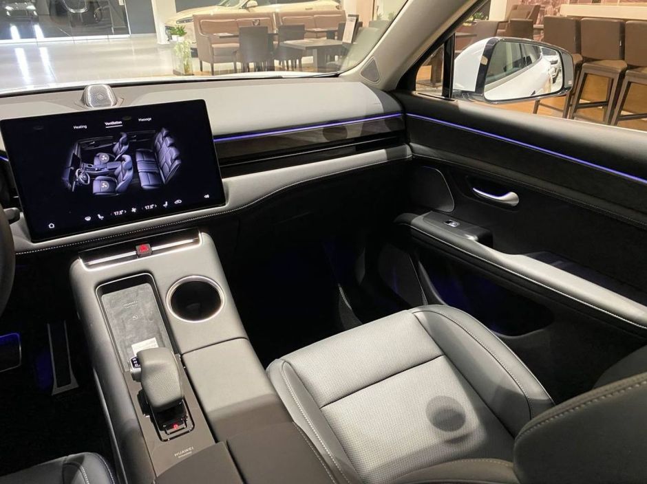 Aito M5 1.5 АКПП, 2023 фото 9