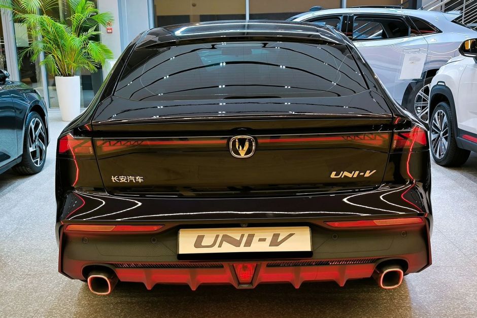 Changan UNI-V DLX 1.5 РКПП, 2024 фото 4