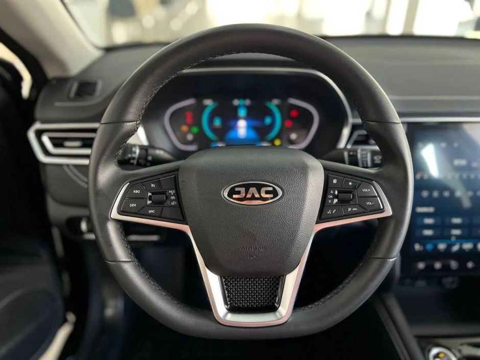 JAC J7 Luxury 1.5 CVT, 2024 фото 12