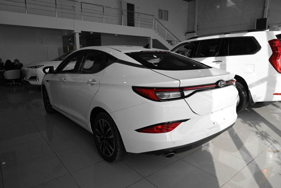 JAC J7 Luxury 1.5 CVT, 2024 фото 3