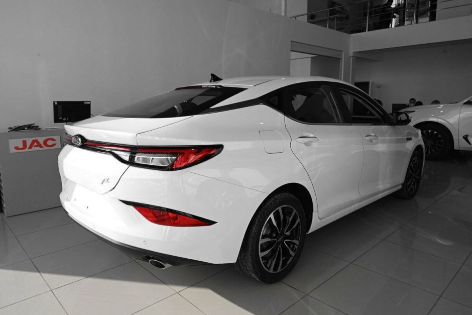 JAC J7 Luxury 1.5 CVT, 2024 фото 4