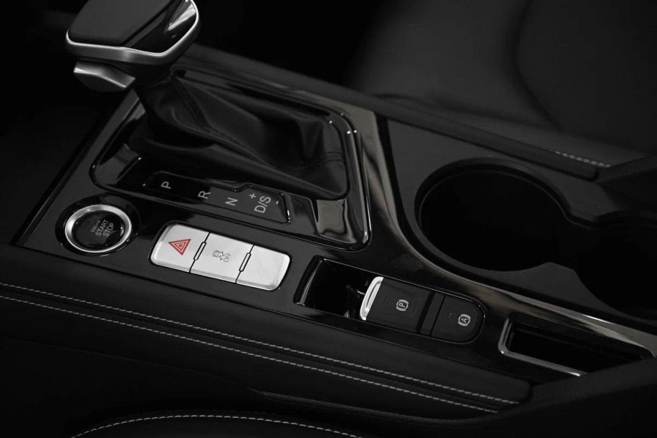 JAC J7 Luxury 1.5 CVT, 2024 фото 11