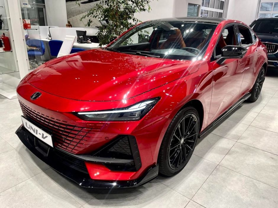 Changan UNI-V LX 1.5 РКПП, 2024 фото 1