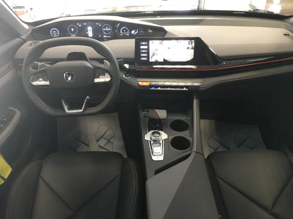 Changan UNI-V DLX 1.5 РКПП, 2024 фото 7