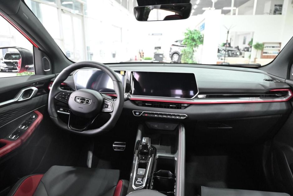 Geely Coolray Exclusive 1.5 РКПП, 2024 фото 6