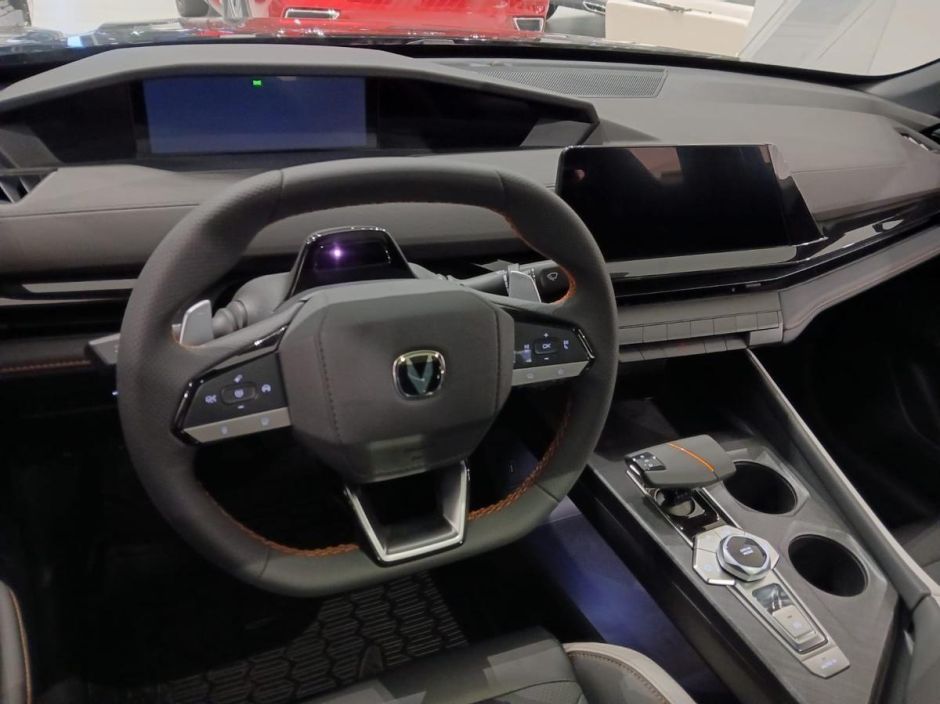 Changan UNI-V DLX 1.5 РКПП, 2024 фото 5