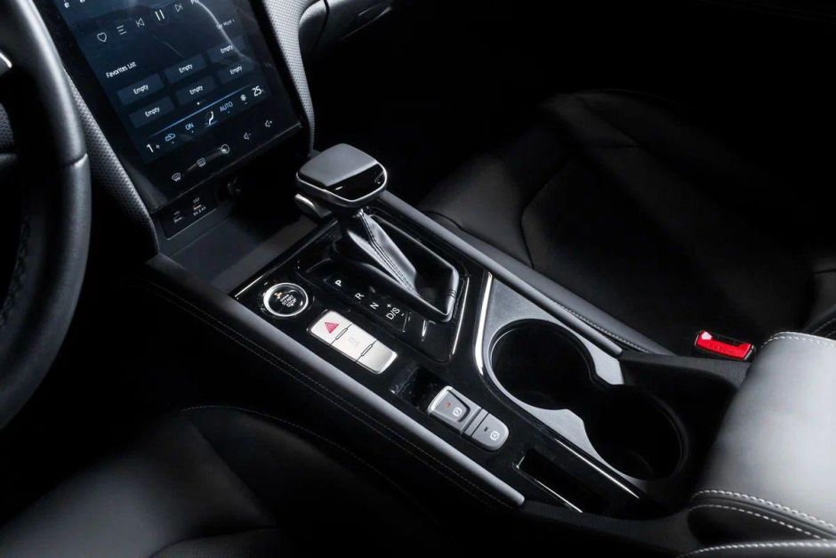 JAC J7 Luxury 1.5 CVT, 2024 фото 13