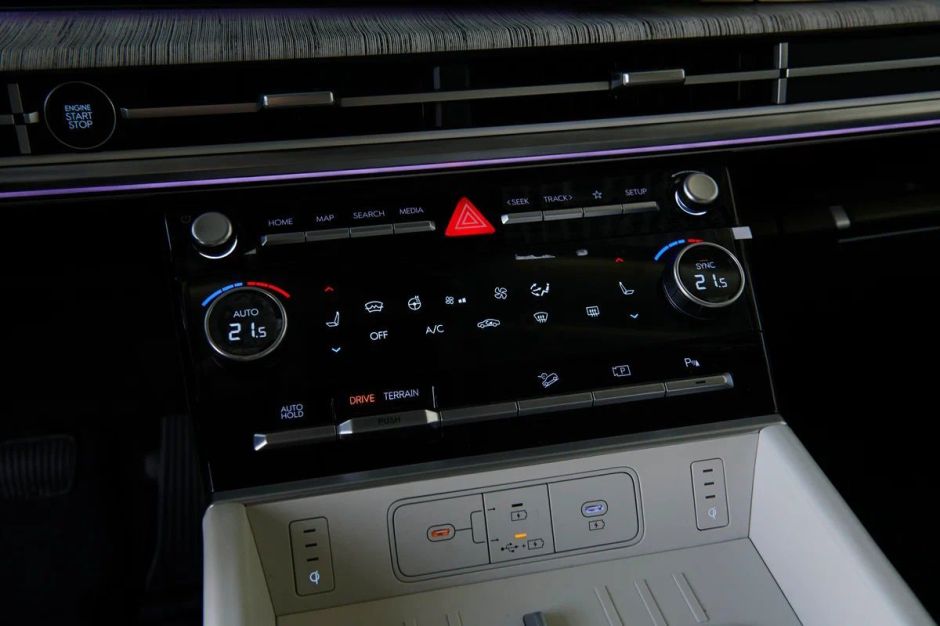 Hyundai Santa Fe Exclusive 2.5 АКПП, 2024 фото 11