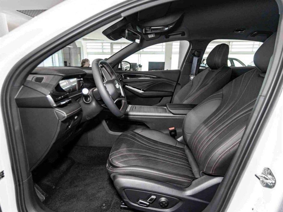 Geely Preface Luxury 2.0 РКПП, 2024 фото 7