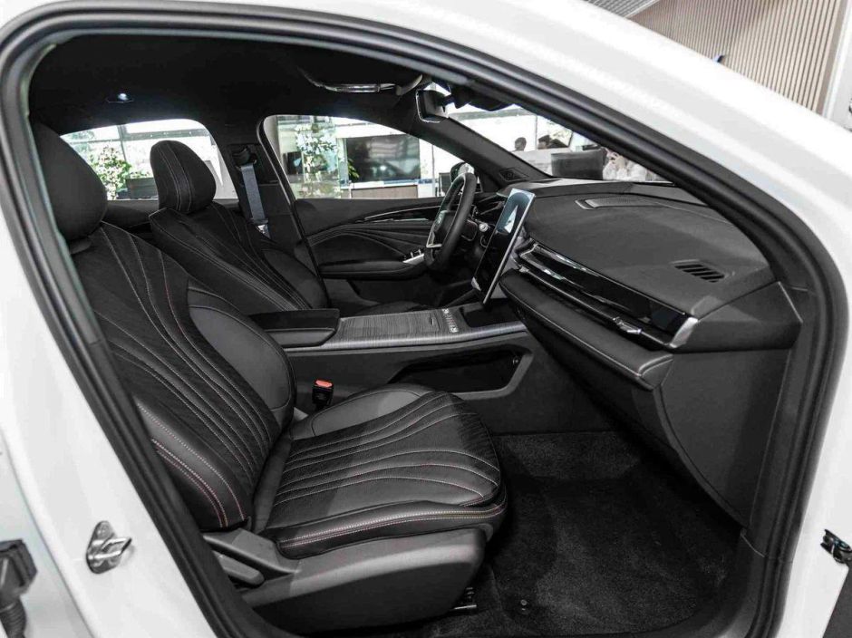 Geely Preface Luxury 2.0 РКПП, 2024 фото 10