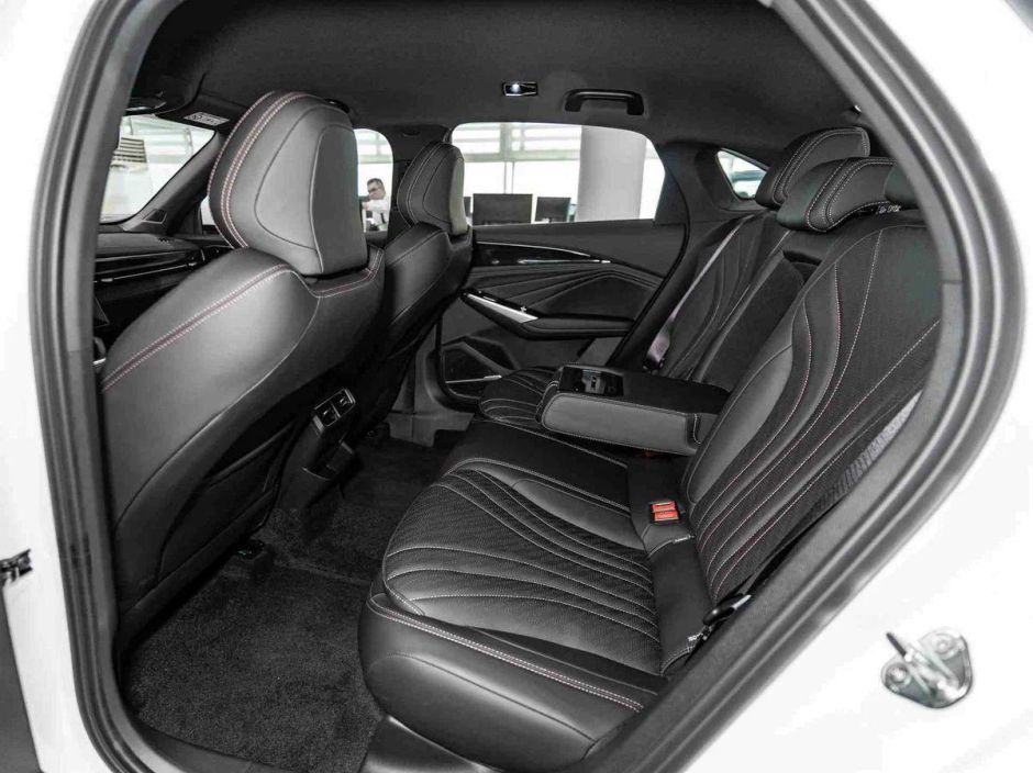 Geely Preface Luxury 2.0 РКПП, 2024 фото 12