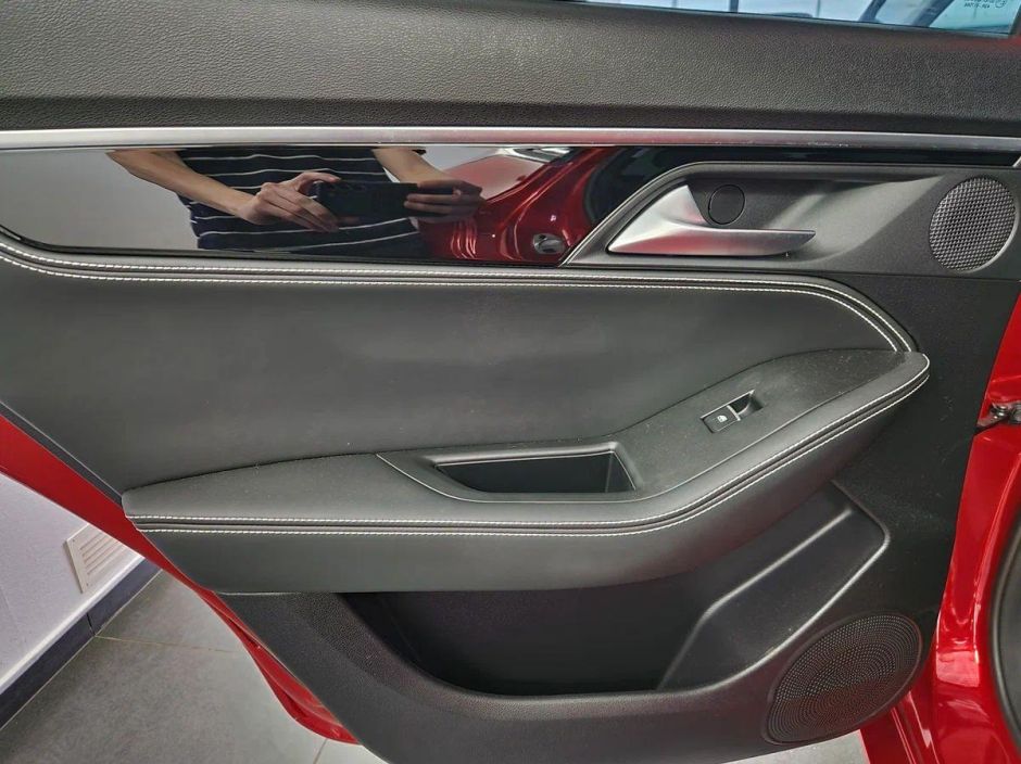 JAC J7 Luxury 1.5 CVT, 2024 фото 15