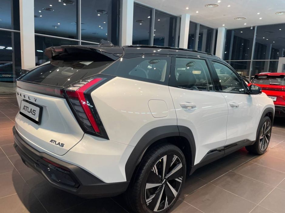 Geely Atlas Flagship 2.0 АКПП, 2024 фото 3