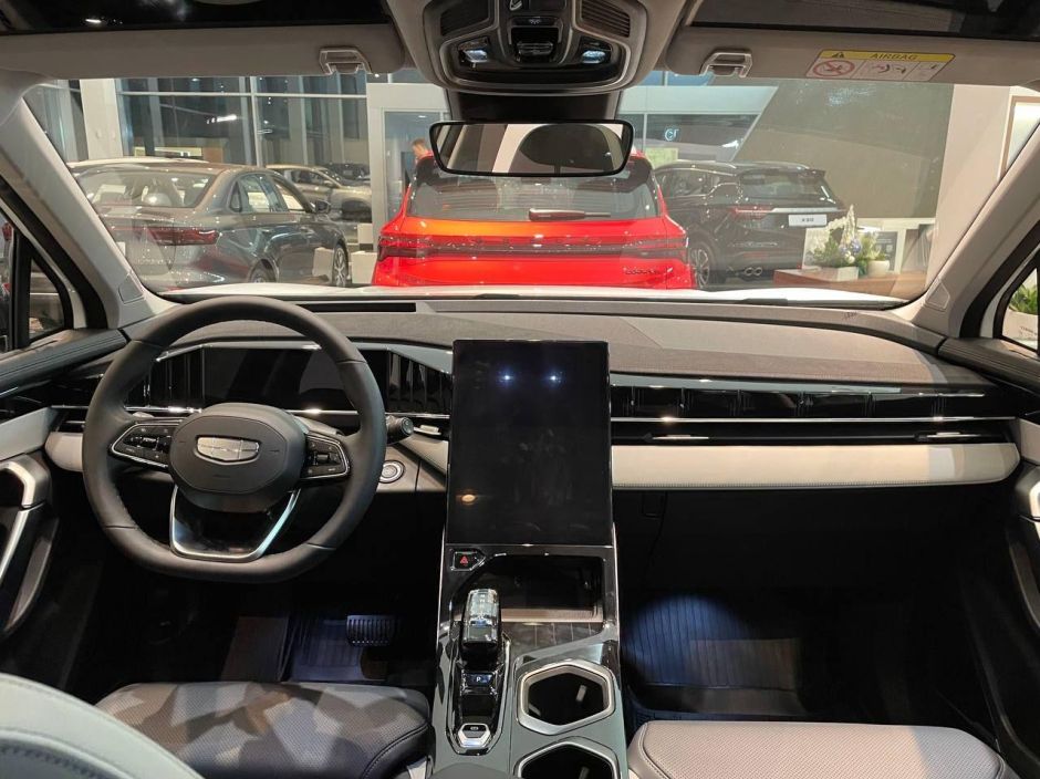 Geely Atlas Flagship 2.0 АКПП, 2024 фото 5