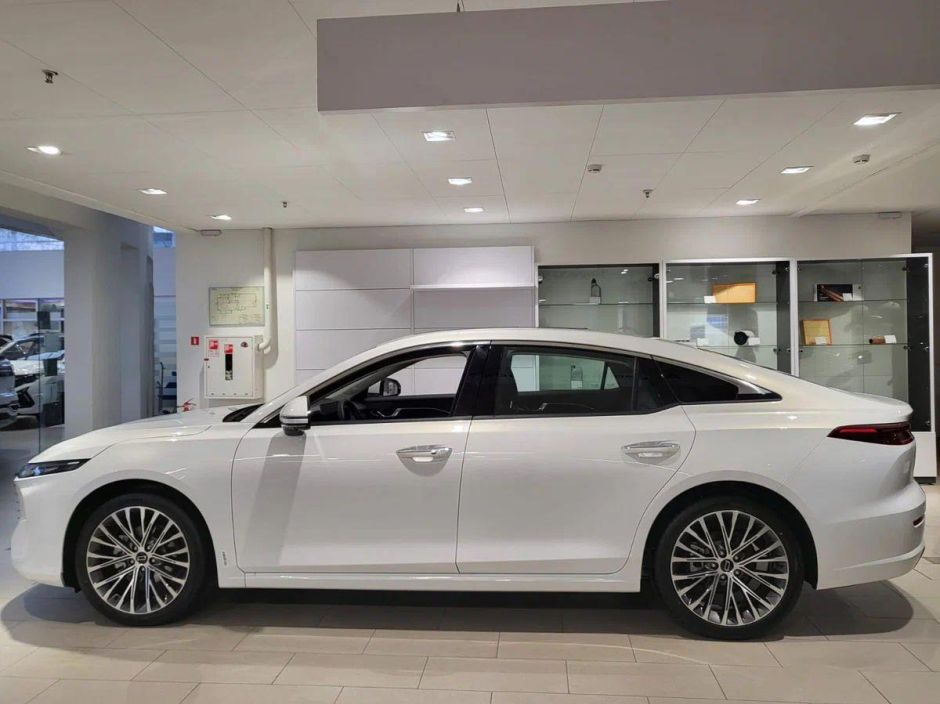 FAW Bestune B70 Prestige 2.0 АКПП, 2024 фото 3