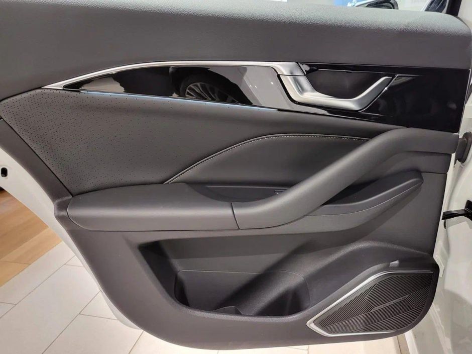 FAW Bestune B70 Prestige 2.0 АКПП, 2024 фото 9