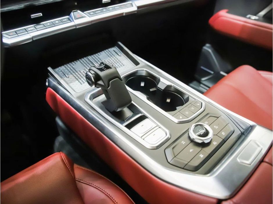 Tank 400 Super 2.0 АКПП, 2024 фото 13